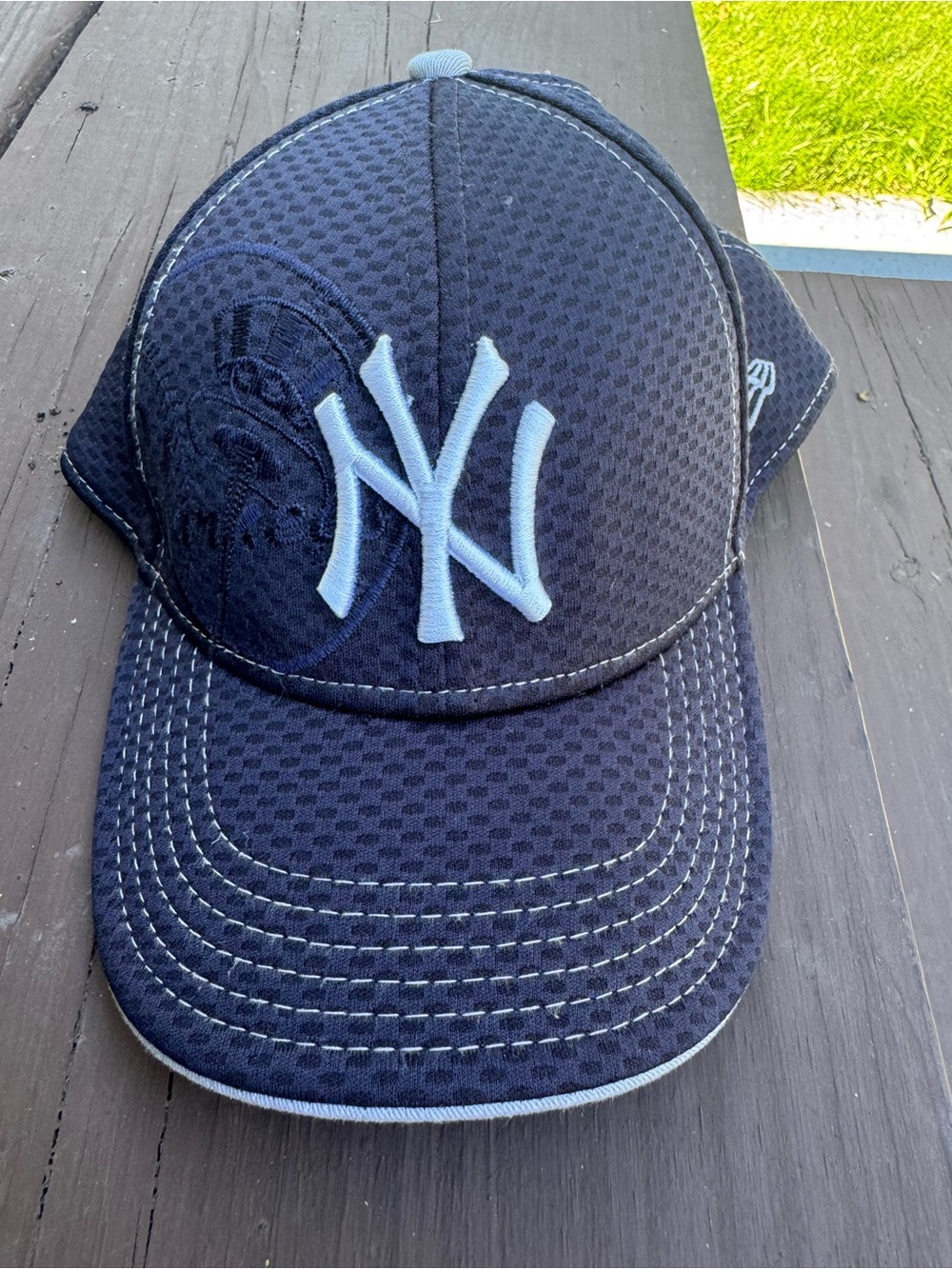 Youth fitted New York Yankees Navy Baseball Cap with Light Blue Logo